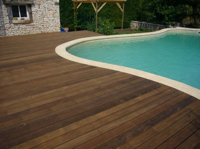 Deck en bois de piscine sur Aix en Provence